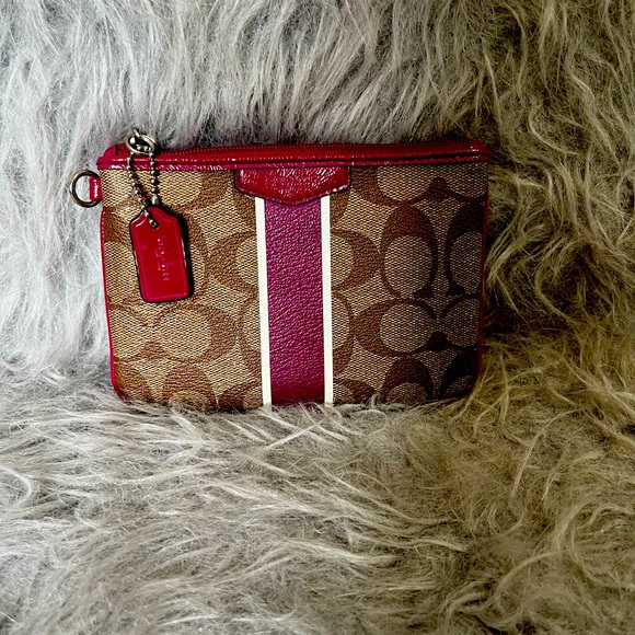 Coach Handbags - Coach Signature Wallet -EUC